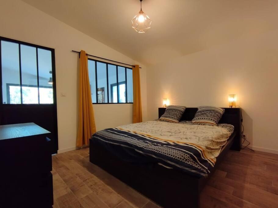 Appartement Avec Jardin Privatif Cuers Exterior photo