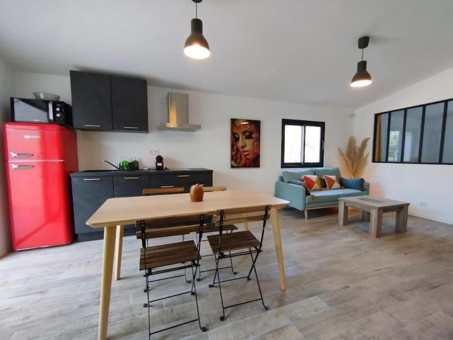 Appartement Avec Jardin Privatif Cuers Exterior photo